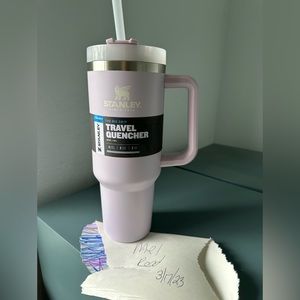 Nwt htf orchid Stanley 40 oz. No flaws, brand new.